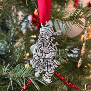 Basic Spirit Pewter Santa with Bagpipes Ornament
